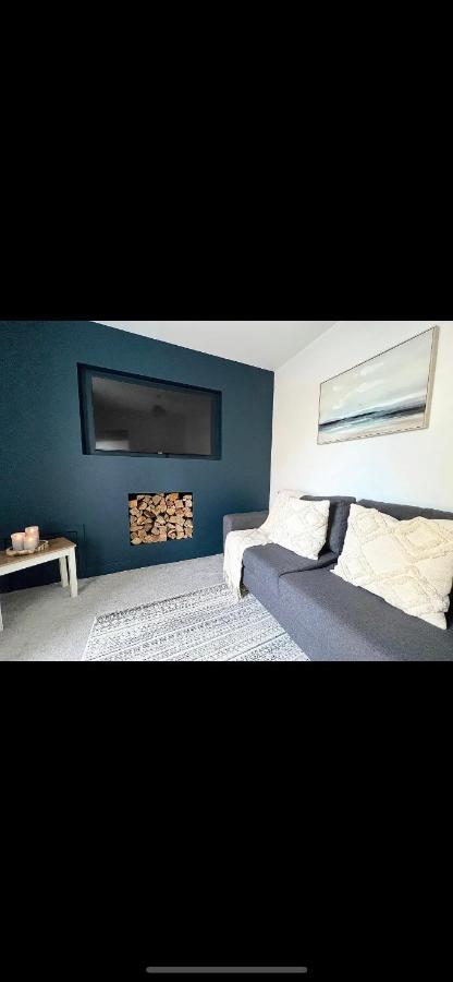 Homely And Deceptively Large City House Swansea Exterior photo