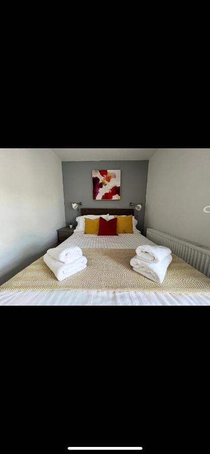 Homely And Deceptively Large City House Swansea Exterior photo